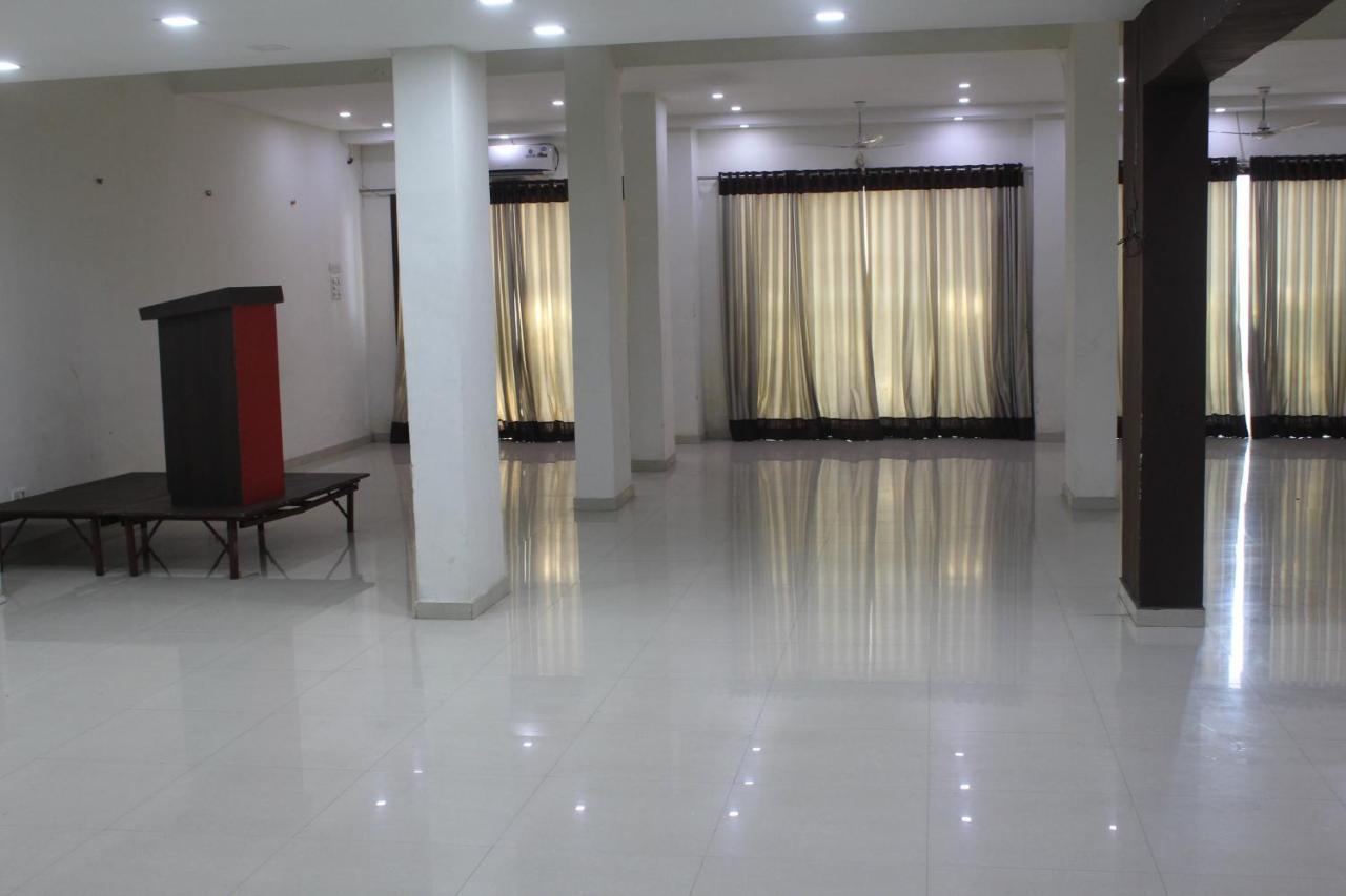 Hotel Ambica Даман Екстер'єр фото